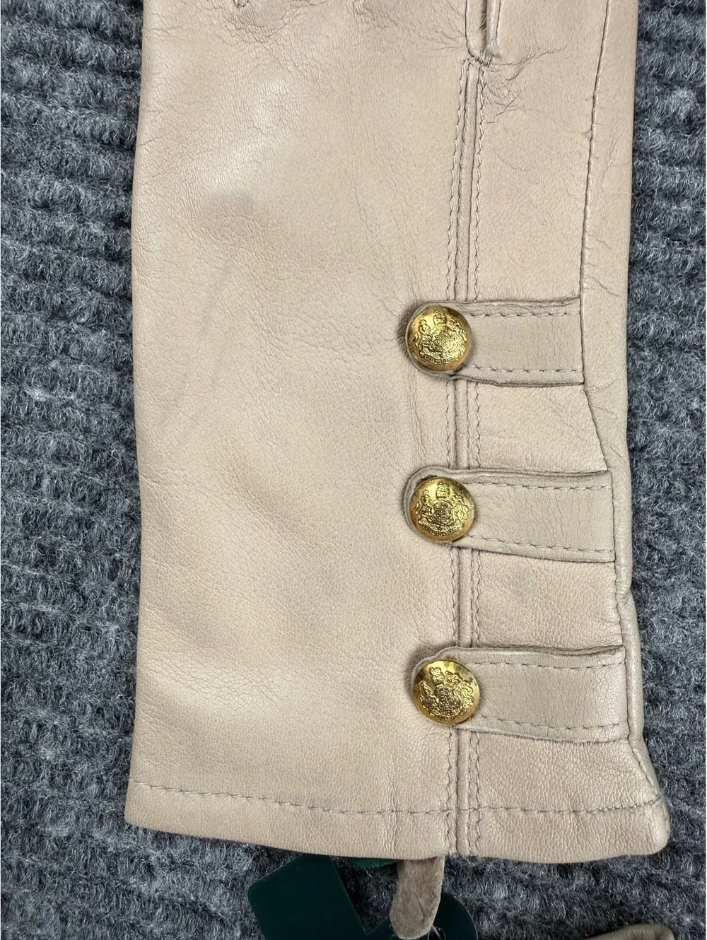 Lauren Ralph Lauren Women’s Leather Gloves Size M Beige Gold Button NWT